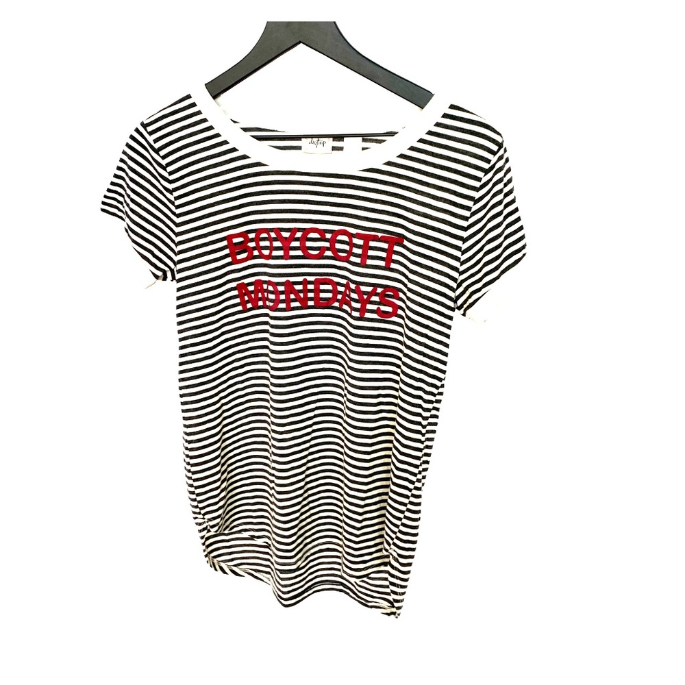 NWOT WOMENS DAYTRIP TEE